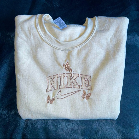 🤎 NIKE butterfly crewneck 🤎 - Picture 2 of 3